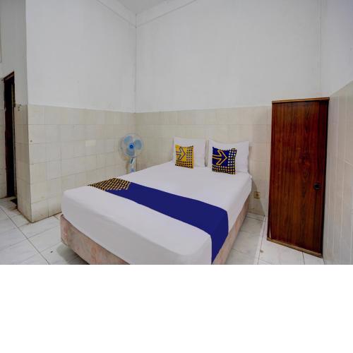SPOT ON 92876 Homestay Kedamean