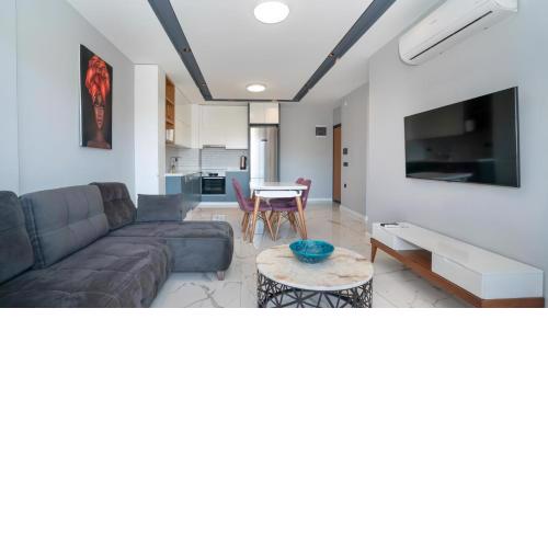 Square Light Residence, Very Close To The Sea, Apartment In The City Center