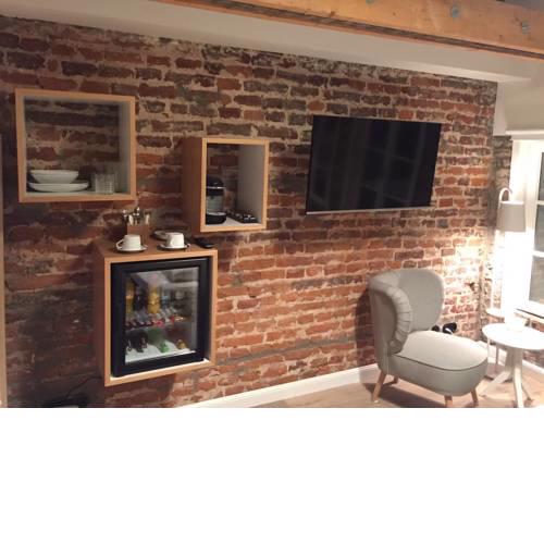Square Rooms 20
