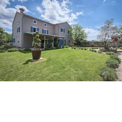Stancija Cabrunici with large garden and Wellness