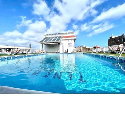 Standard studio, Free Wifi,rooftop pool with view, near Playa Jardin