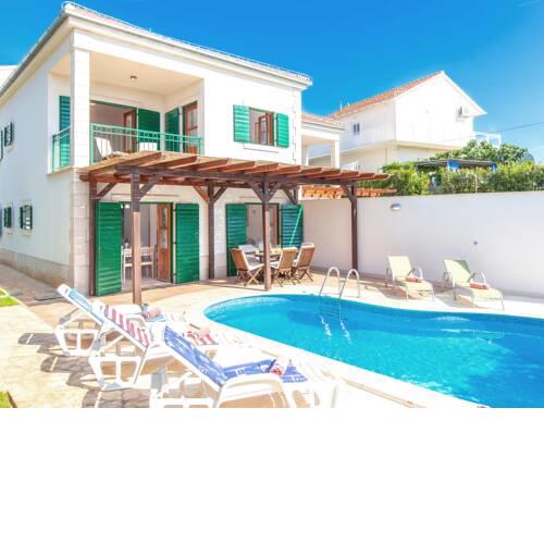 Stari Grad Villa Sleeps 8 with Pool Air Con and WiFi