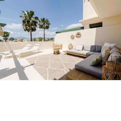 StayatSas Luxe App vlakbij strand, 80 m2 terras, grote zwembaden Marbella