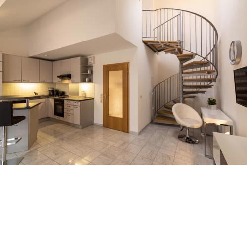 Stilvolle, möbilierte 2 Zi DG Maisonette Whg Feelathome