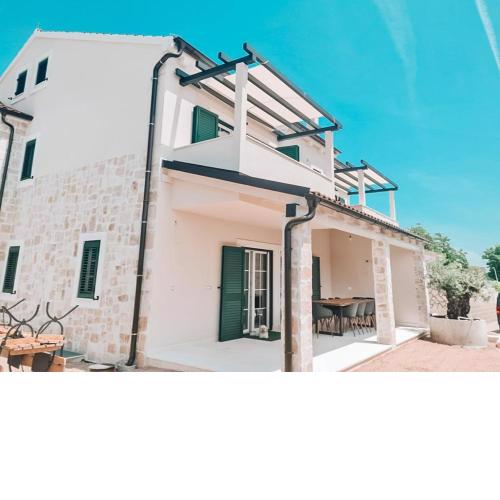 STONE HOUSE JEZERA