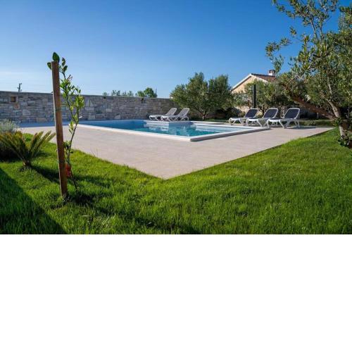 Stone house Oasis SWIMMING (HEATED) POOL