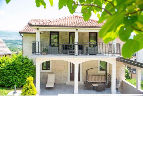 Stone house with 4 bedrooms and beautiful view