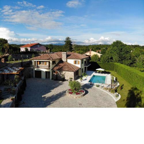 STONE VILLA KARLA