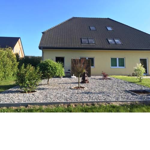 Strandnahe Fewo mit 2 Terrassen & Grillkamin in ruhiger Lage