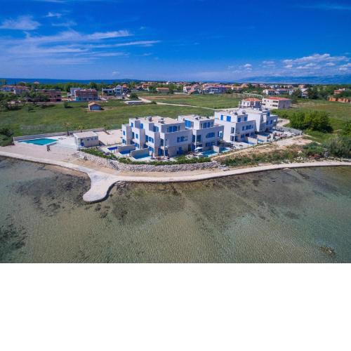 Strandvilla mit beheizbarem Pool und Meerblick, nur wenige Meter vom Sandstrand