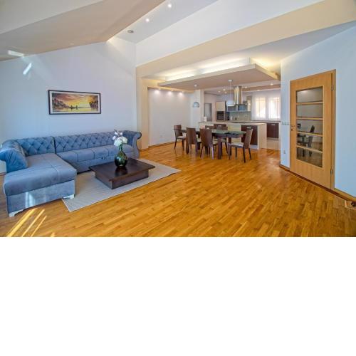 Stross Apartments & Rooms