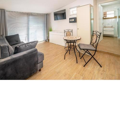 Studio Apartment Gerta with Terrace