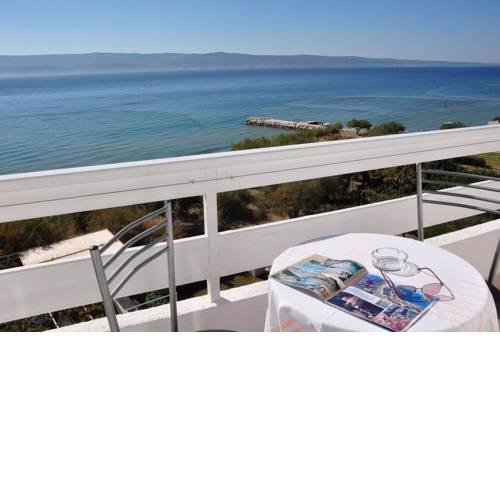 Studio Apartment in Duće with Sea View, Balcony, Air Conditioning, Wi-Fi (3425-6)