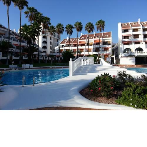 Studio Apartment in Parque Santiago 2 with heated pool, only 100 m to the beach