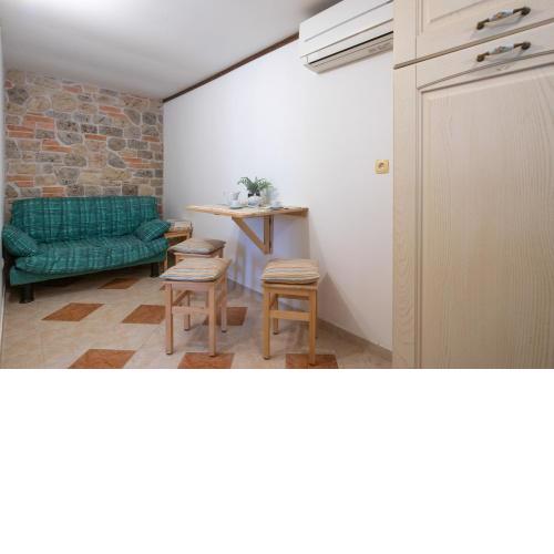 Studio apartment Larca