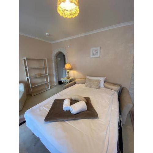 Studio Apartment mit Balkon
