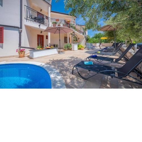Studio-Apartment mit Pool, Sauna, Whirlpool, BBQ