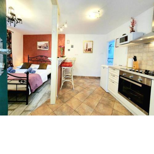 Studio apartment & room SPLIT