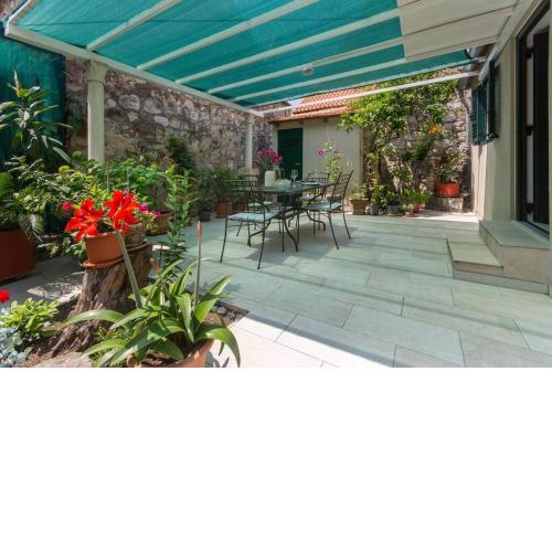 Studio apartment with terrace