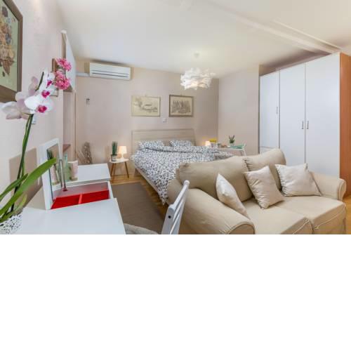 Studio Carera 26