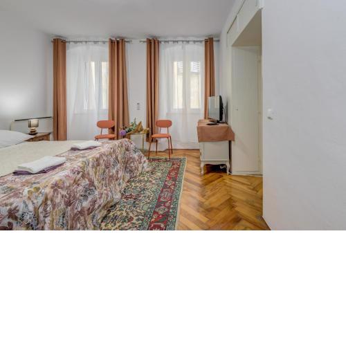 Studio CORALLIUM near the Palace