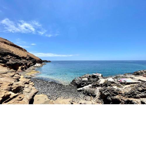 Studio from 5 minutes walk to the beach, Wifi and pool in Tenerife South