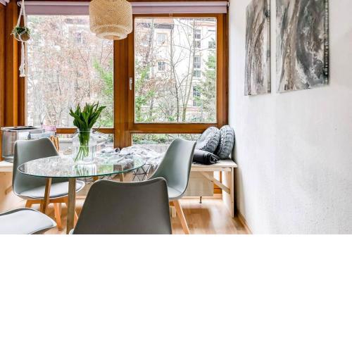 Studio near Altstadt /w Workspace, Feng-Shui & Art