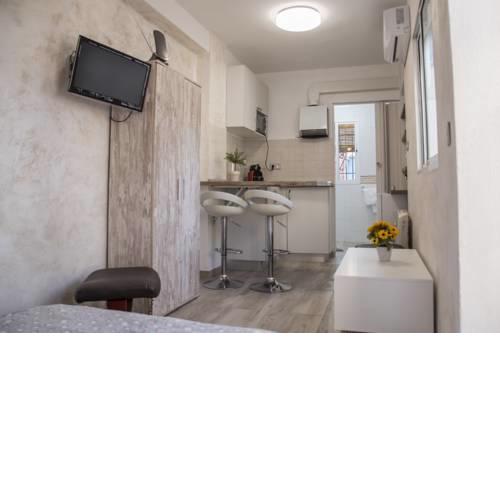 Studio & separated home in an unique location with amazing views!