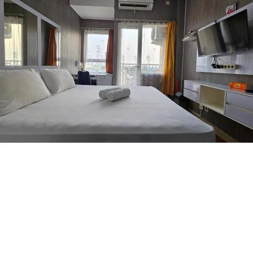Studio5 at LRT Cikunir 1 next to Ibis Styles Jatibening -Min Stay 3 nights-