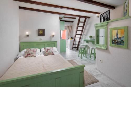 Studios Verde by Irundo
