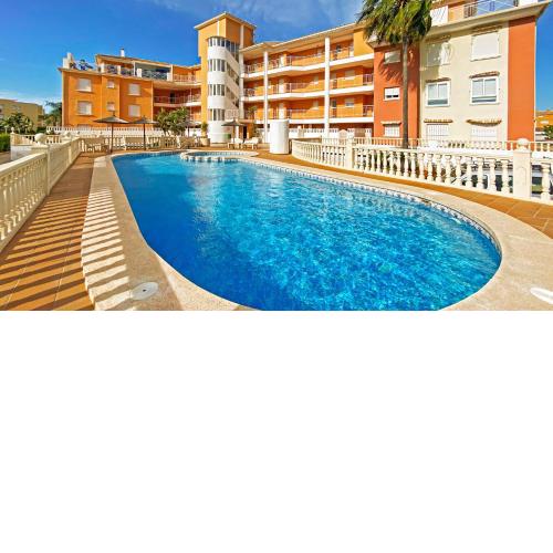 Stunning 2-Bed 2 bathroom Apartment 150m from sea