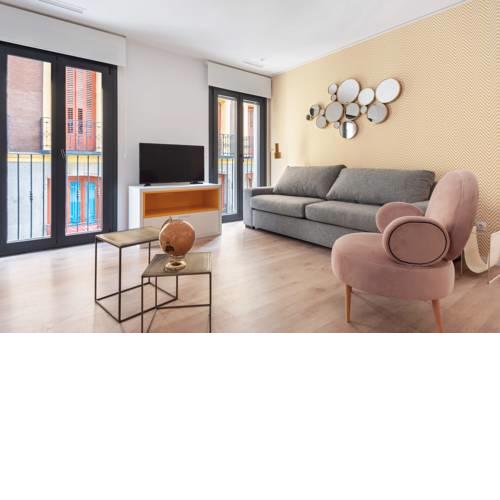 Stunning 2-Bedroom Apartment, Sleeps 6 in Centro