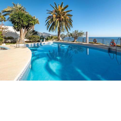 Stunning 2 bedroom penthouse in Edf. Tuhillo, Carabeo, Nerja