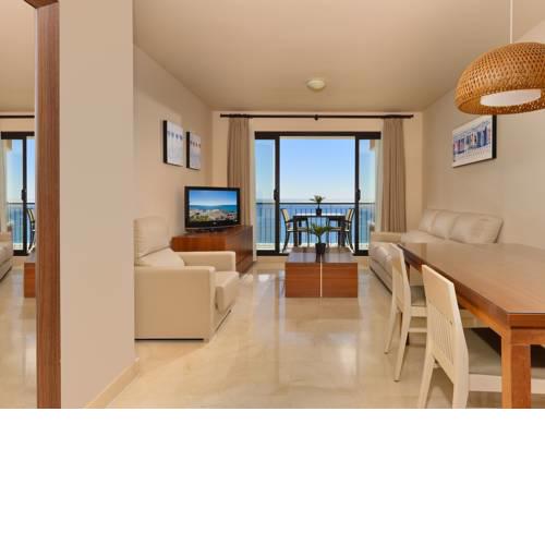 Stunning 2 bedrooms apartment .Garage & WiFi