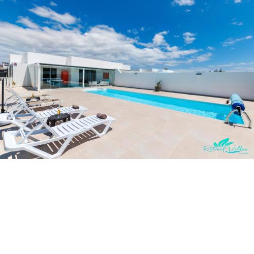 Stunning 4 Bed Villa with Studio in Playa Blanca