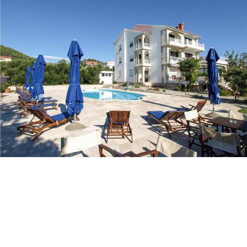 Stunning apartment in Barbat na Rabu with Outdoor swimming pool, 2 Bedrooms and WiFi