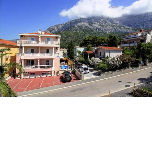 Stunning apartment in Baska Voda with Outdoor swimming pool, WiFi and 1 Bedrooms