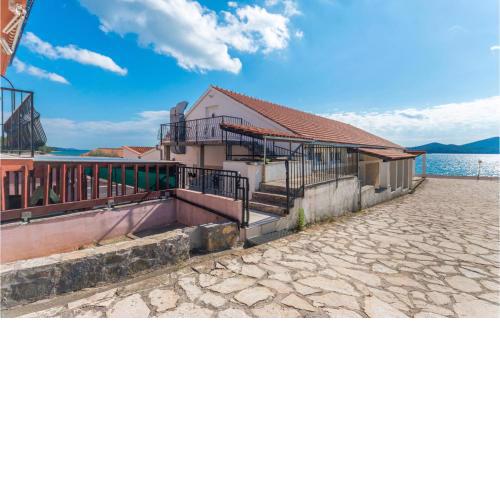 Stunning apartment in Biograd na Moru with WiFi and 2 Bedrooms