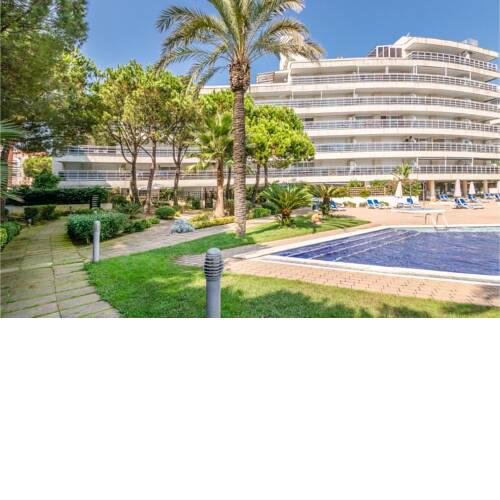 Stunning apartment in Blanes with Indoor swimming pool and 2 Bedrooms