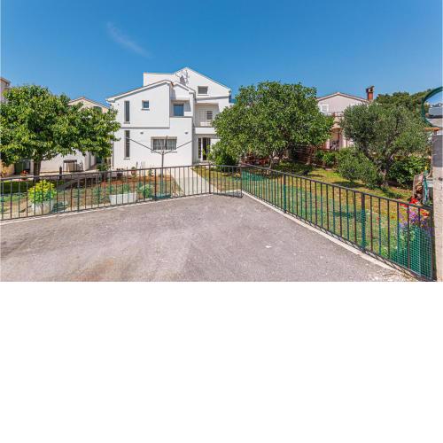 Stunning Apartment In Brodarica With Wifi And 2 Bedrooms