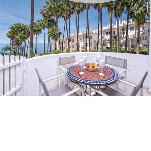 Stunning apartment in Calahonda w/ Outdoor swimming pool, Outdoor swimming pool and 2 Bedrooms