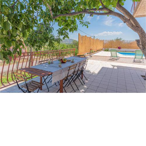 Stunning apartment in Danilo with Outdoor swimming pool, WiFi and 2 Bedrooms