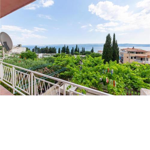 Stunning apartment in Duce with WiFi and 1 Bedrooms