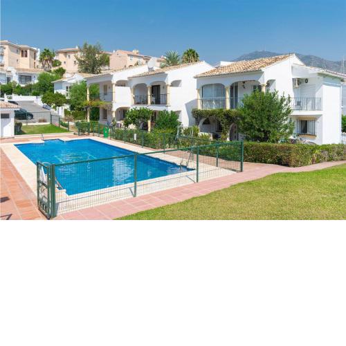 Stunning apartment in Fuengirola with Outdoor swimming pool, WiFi and 2 Bedrooms