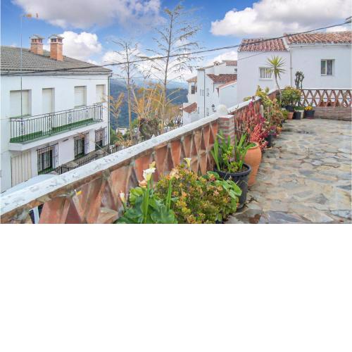 Stunning apartment in Genalguacil with Outdoor swimming pool, WiFi and 3 Bedrooms