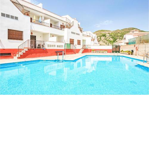 Stunning apartment in Granada with Outdoor swimming pool, WiFi and 2 Bedrooms