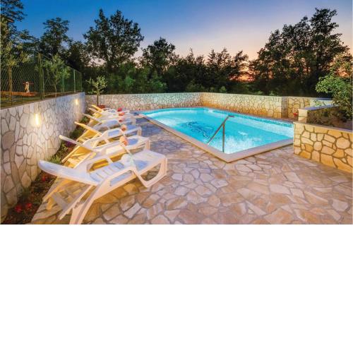 Stunning apartment in Jadranovo with 3 Bedrooms, WiFi and Outdoor swimming pool