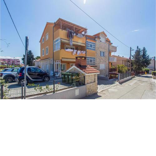 Stunning Apartment In Kastel Kambelovac With Wifi And 3 Bedrooms