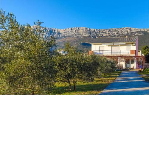 Stunning apartment in Kastel Sucurac w/ 3 Bedrooms