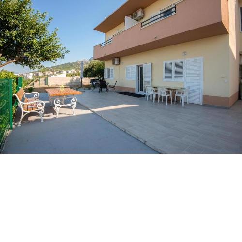 Stunning apartment in Makarska with WiFi and 1 Bedrooms